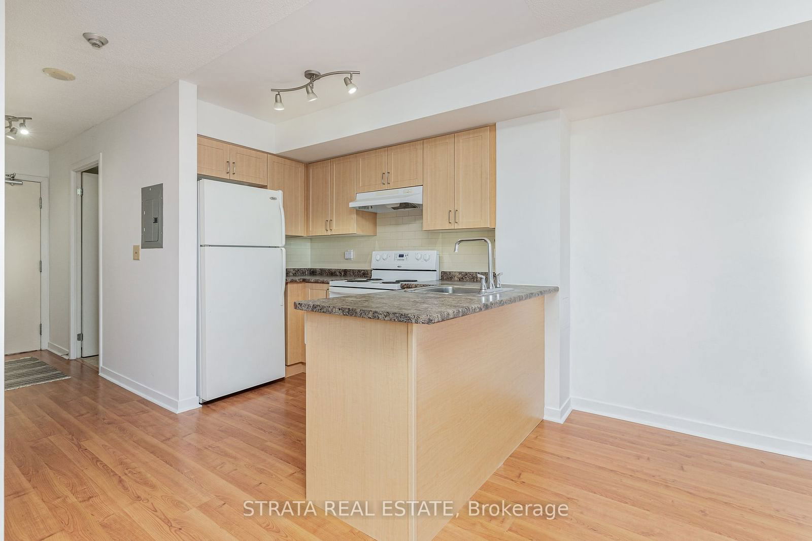 76 Shuter St, unit 605 for sale