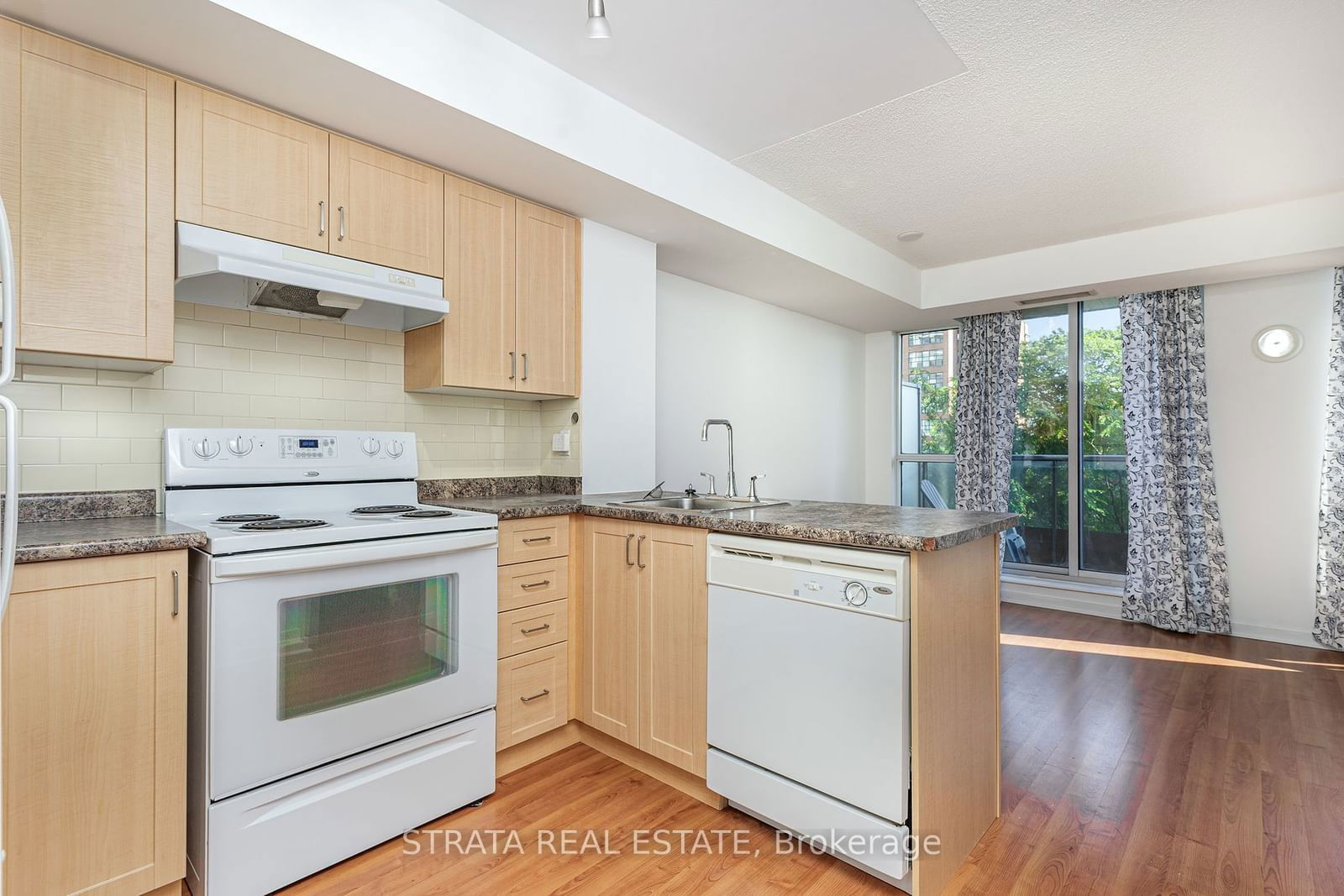 76 Shuter St, unit 605 for sale