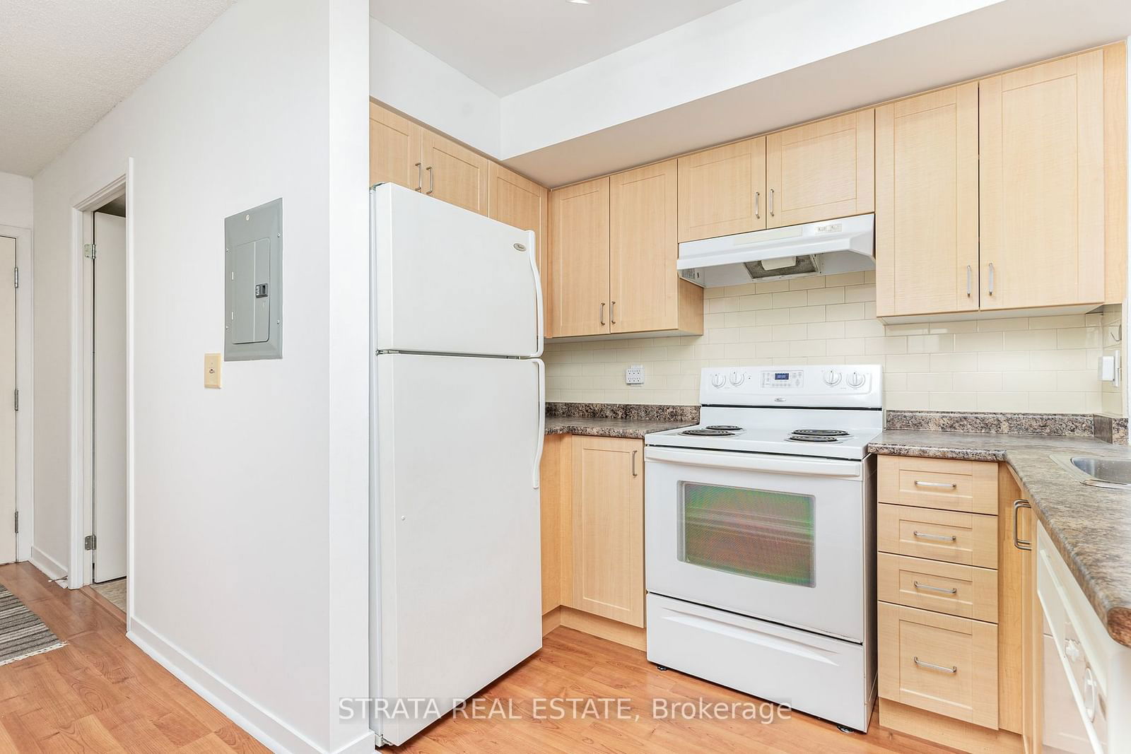 76 Shuter St, unit 605 for sale