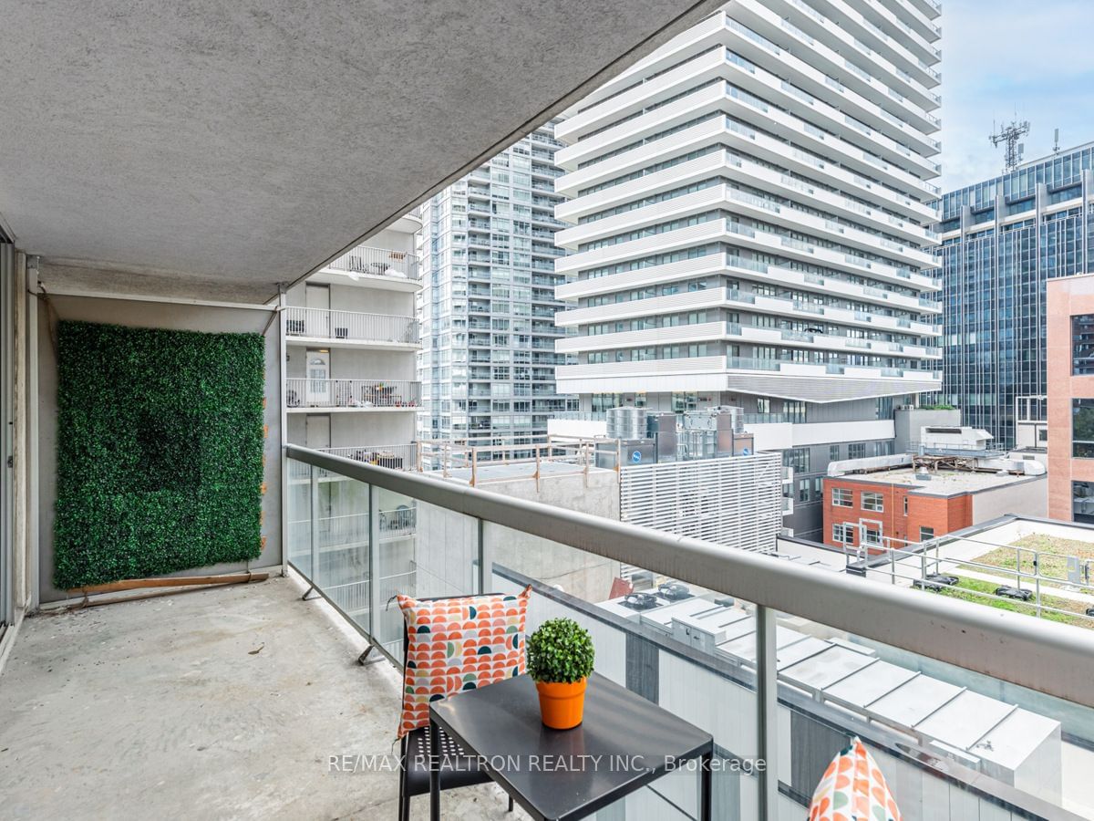 43 Eglinton Avenue East Condos, Midtown, Toronto