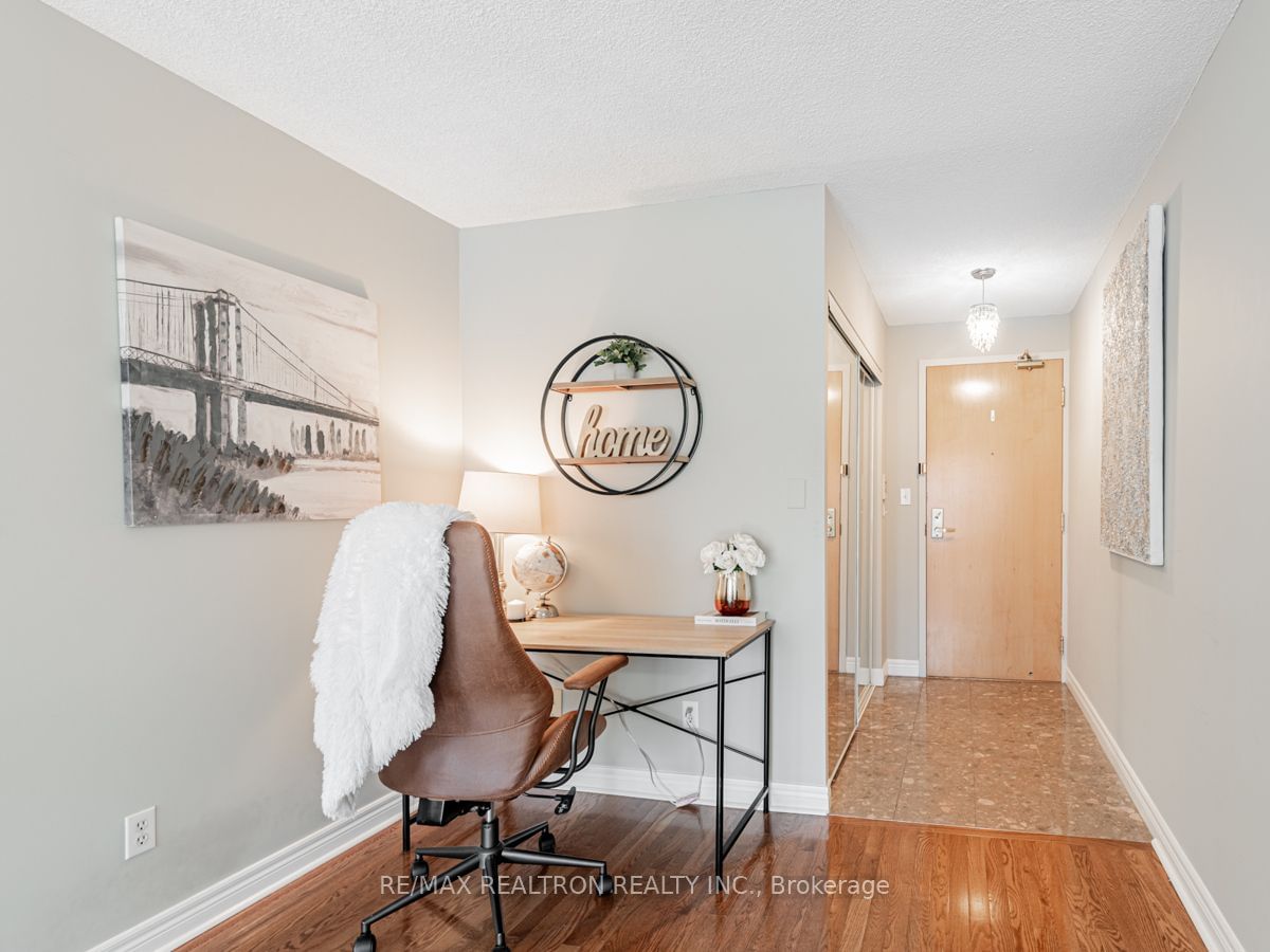 43 Eglinton Ave E, unit 1011 for sale