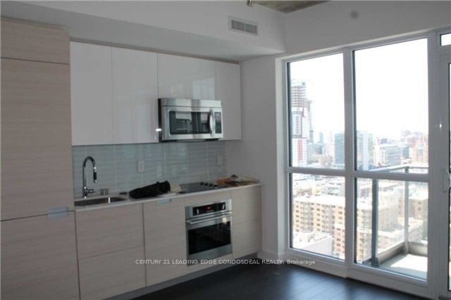 210 Simcoe St, unit 2209 for rent