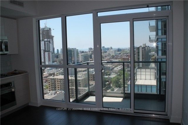 210 Simcoe St, unit 2209 for rent