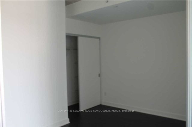 210 Simcoe St, unit 2209 for rent