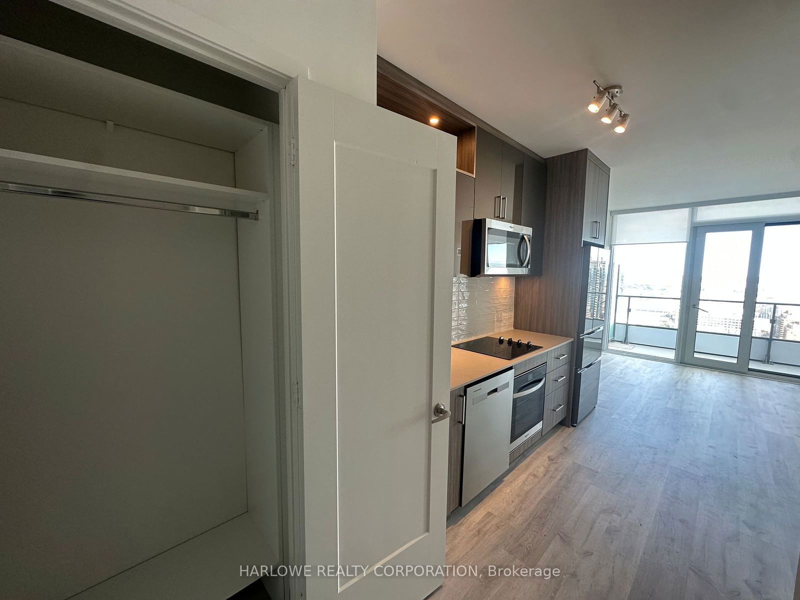 70 Princess St, unit PH3007 for rent