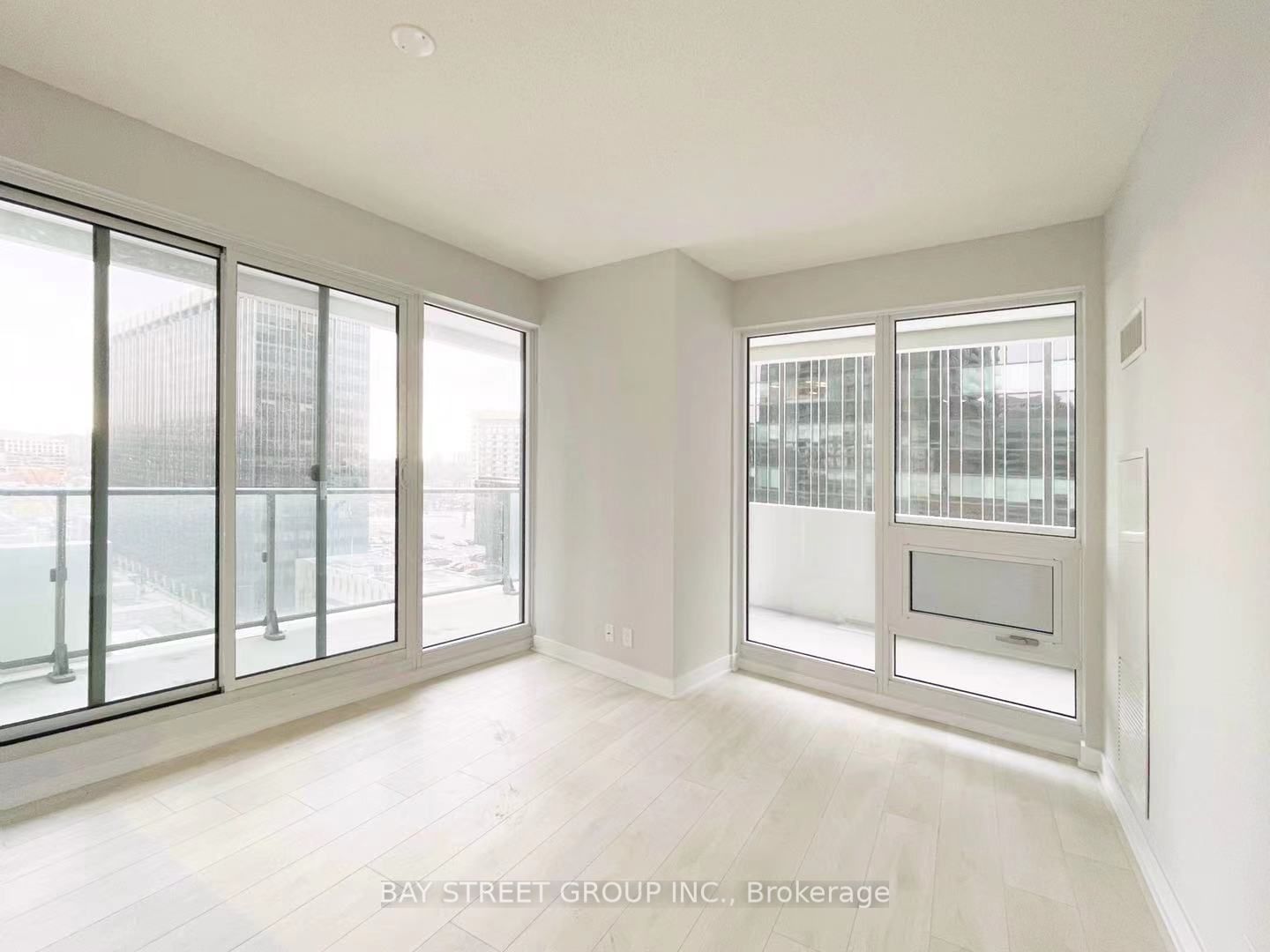 2221 Yonge St, unit 808 for rent