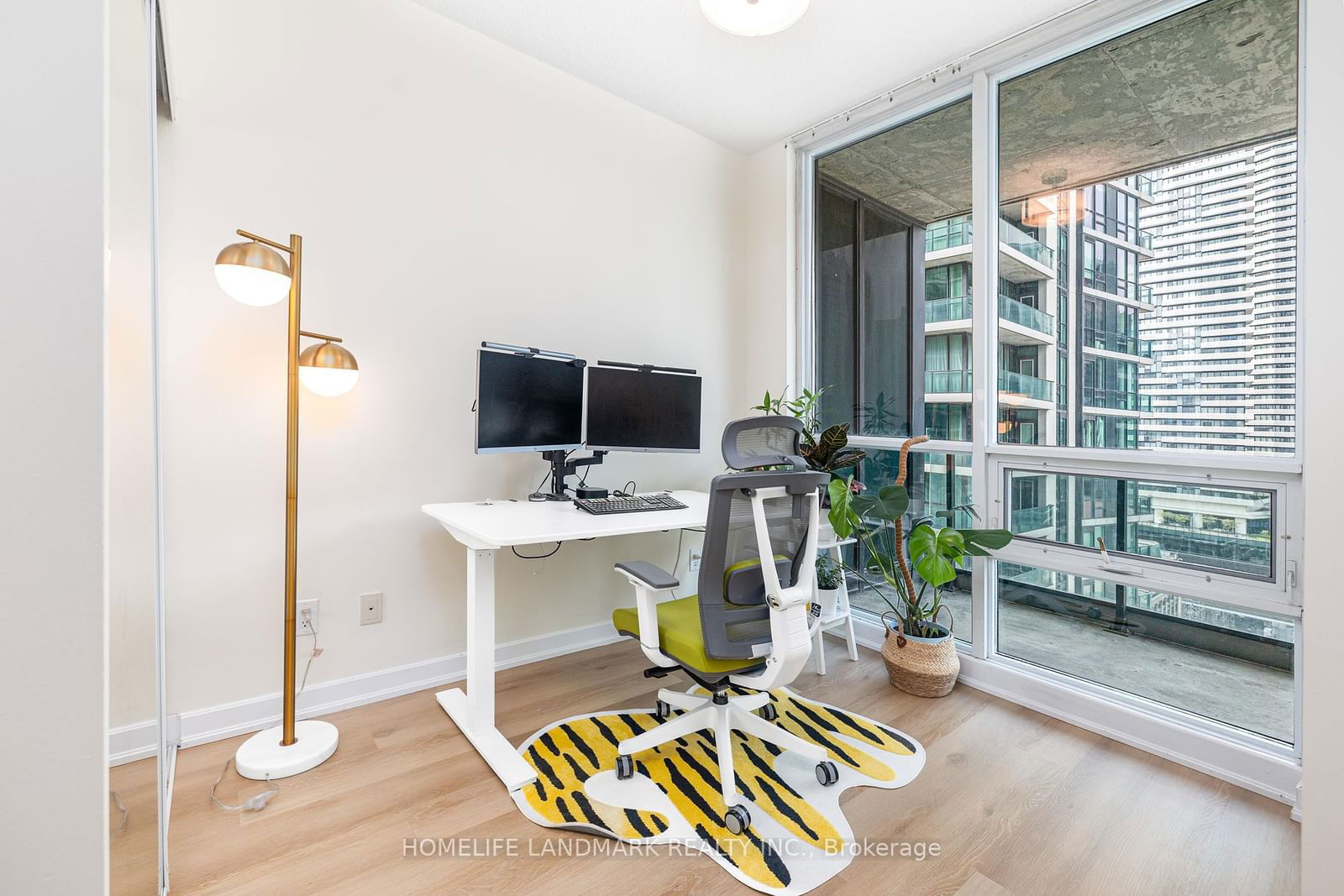 18 Harbour St, unit 1711 for sale