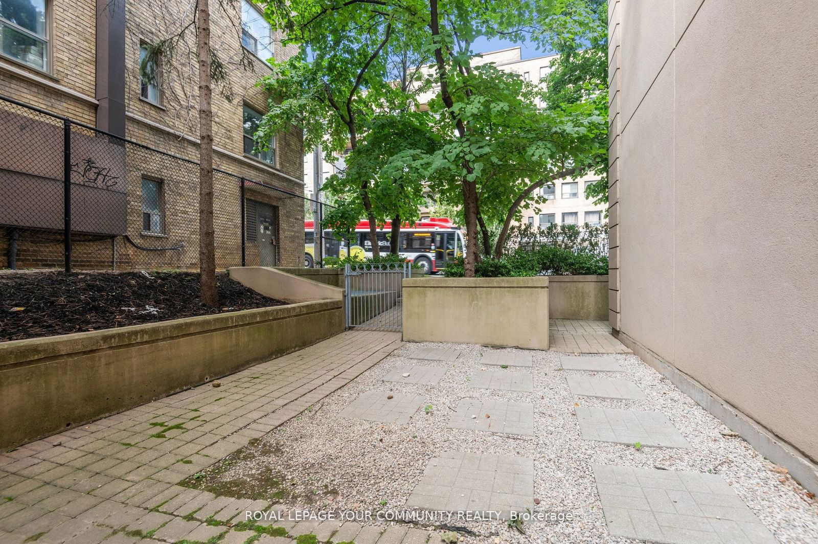 800 Spadina Rd, unit 101 for rent