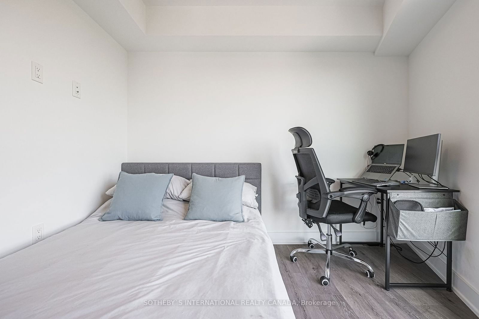 585 Bloor St E, unit 1917 for rent