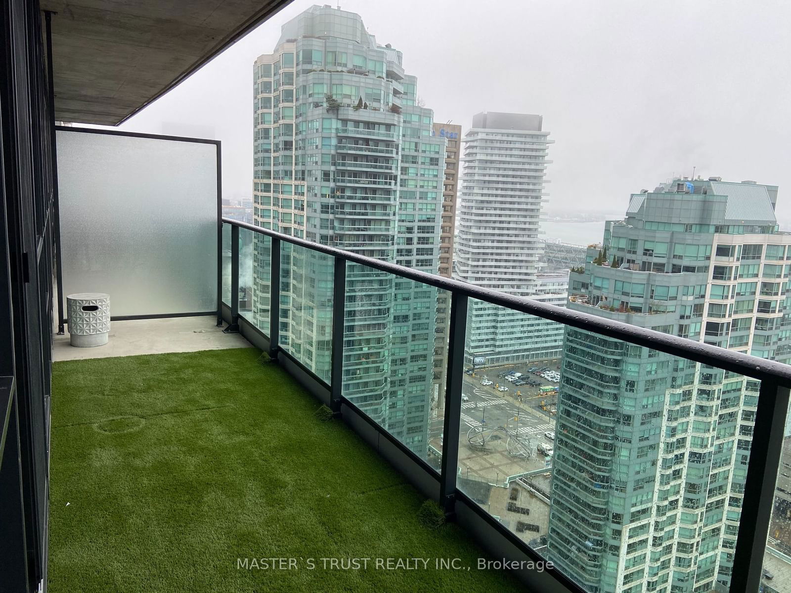 33 Bay St, unit 2710 for rent