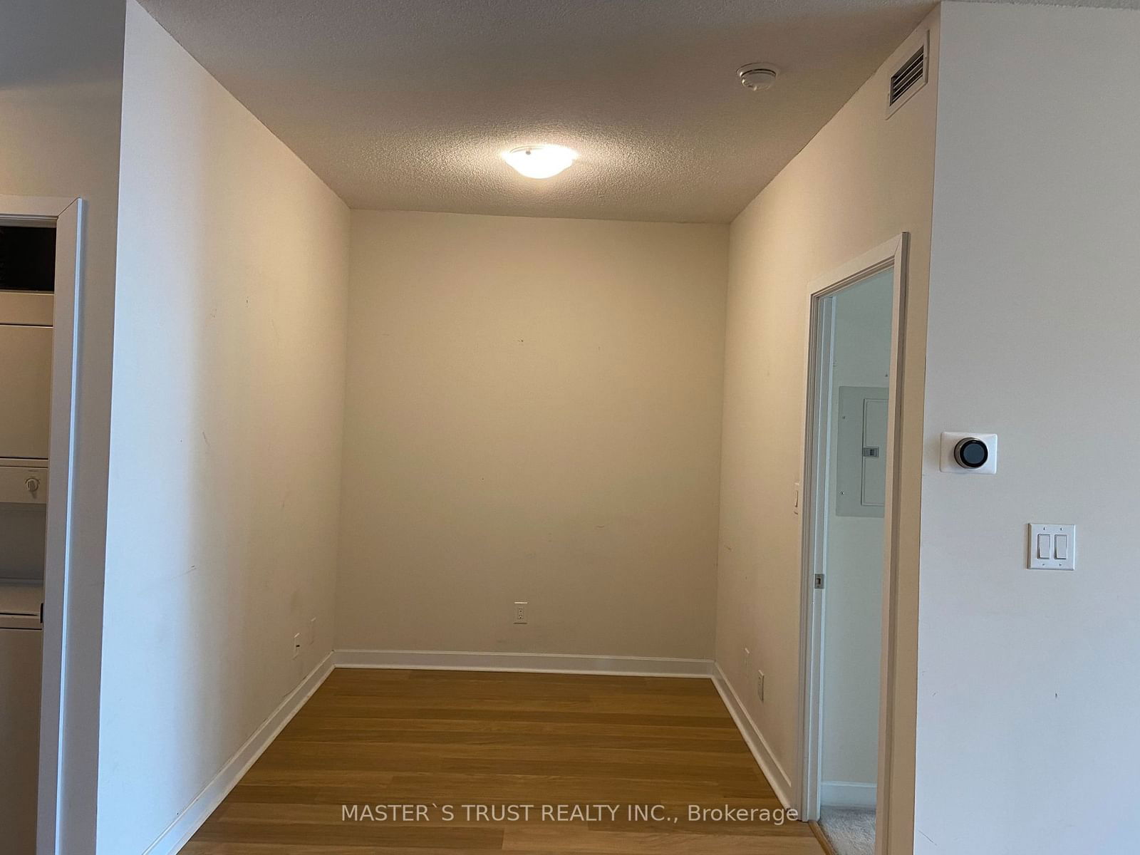 33 Bay St, unit 2710 for rent