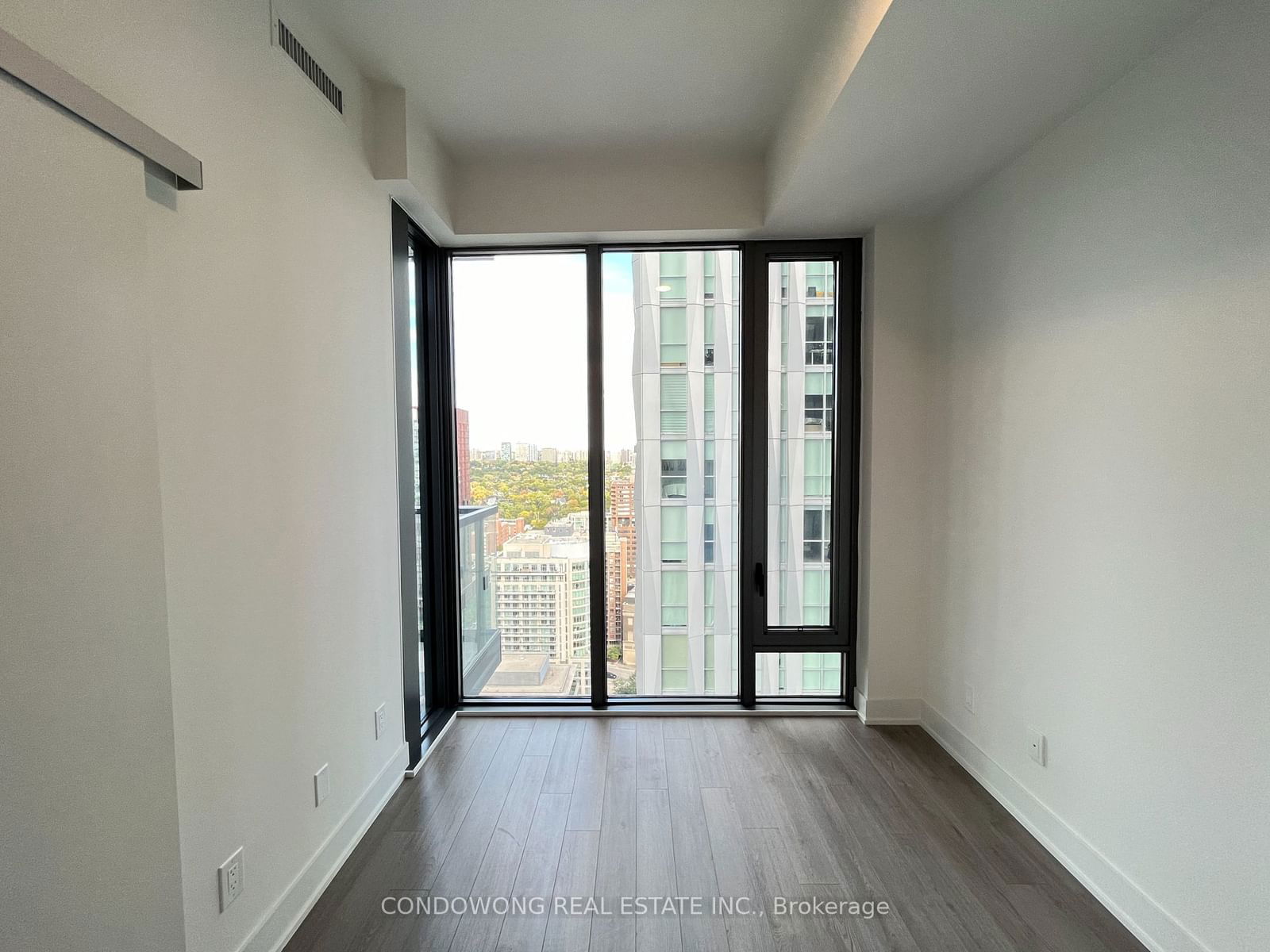 8 Cumberland St, unit 2702 for rent