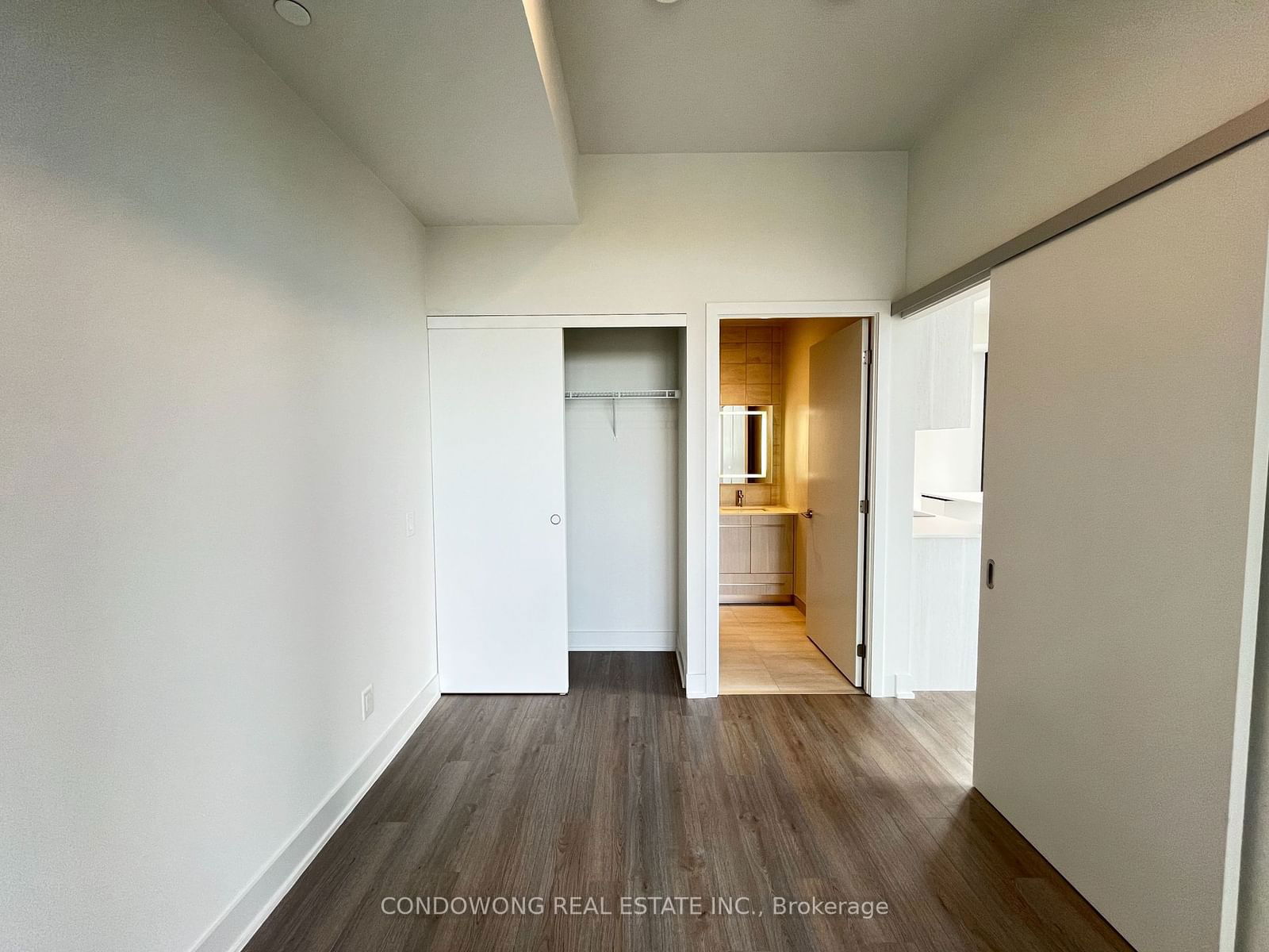 8 Cumberland St, unit 2702 for rent