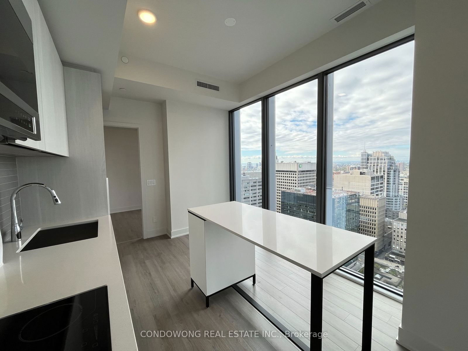 8 Cumberland St, unit 2702 for rent