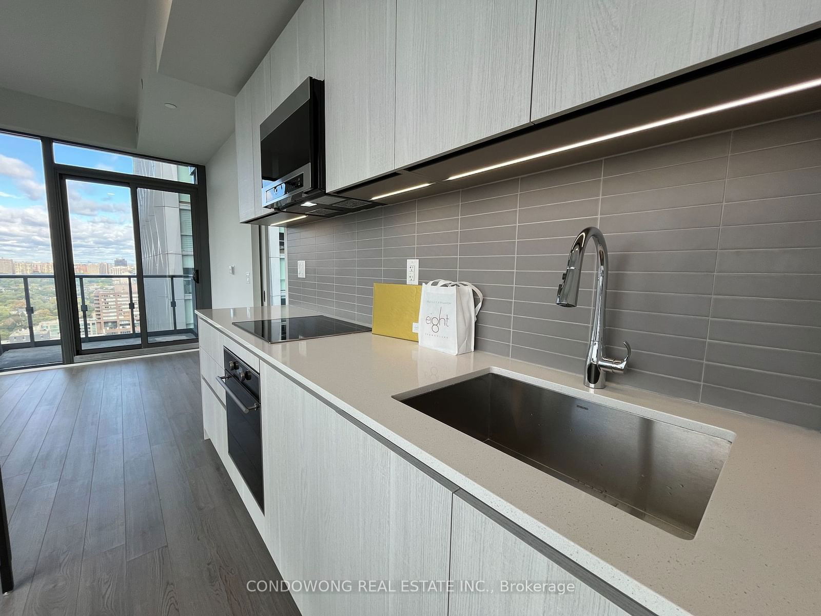 8 Cumberland St, unit 2702 for rent