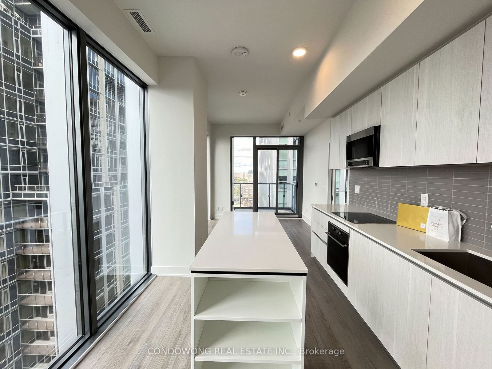 8 Cumberland St, unit 2702 for rent