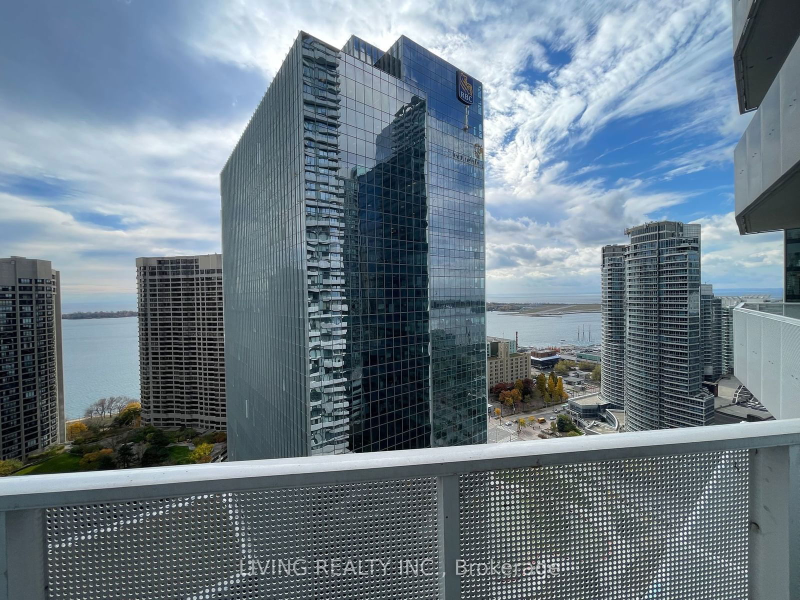 88 Harbour St, unit 2909 for rent