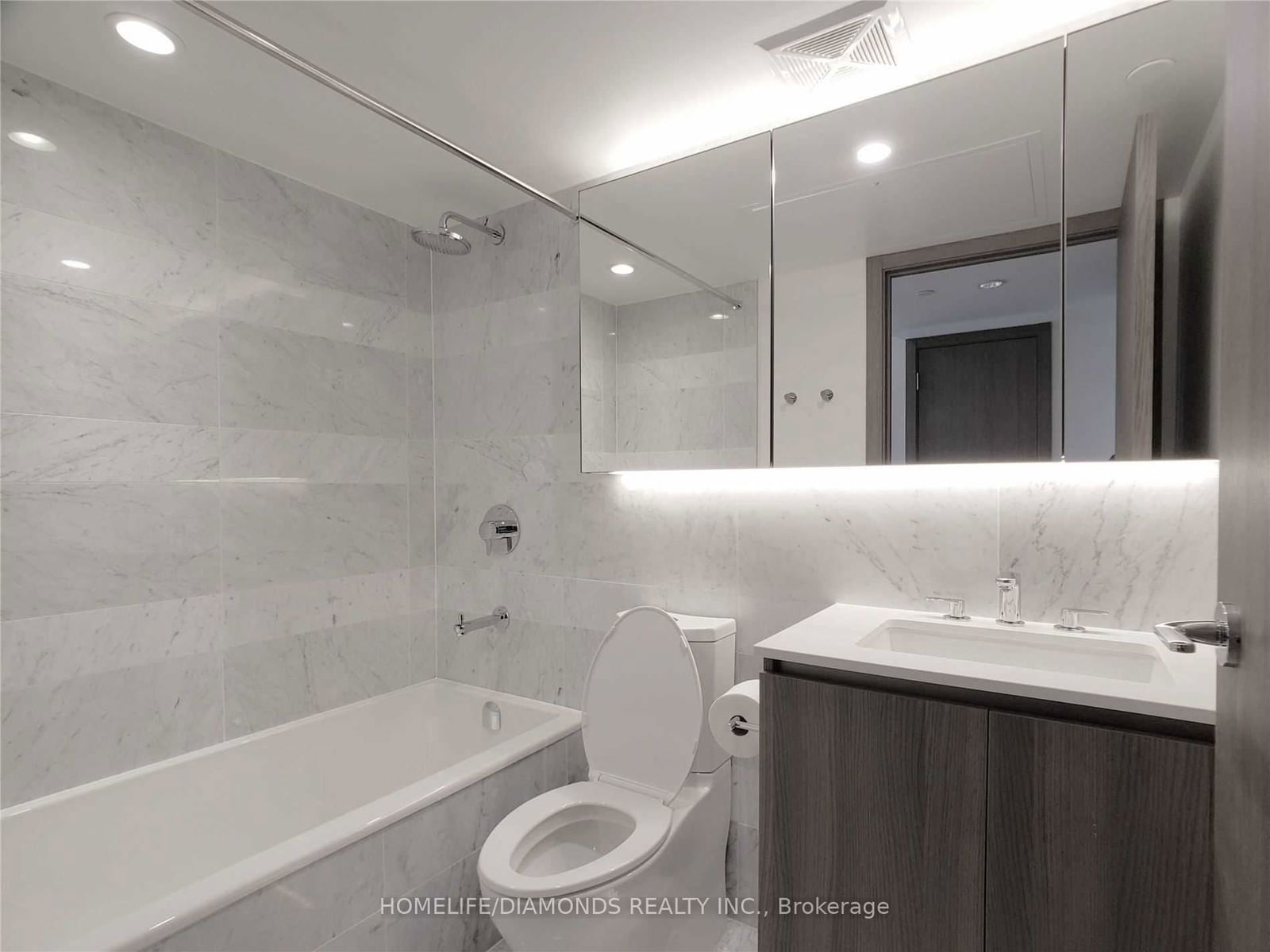 17 BATHURST St, unit 3509 for sale