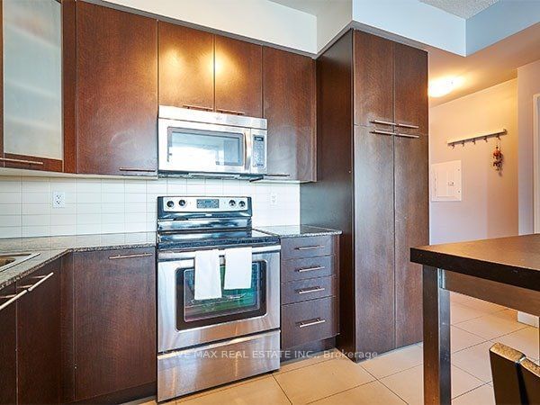 500 Sherbourne St, unit 2701 for rent