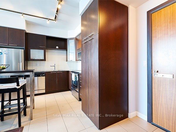 500 Sherbourne St, unit 2701 for rent