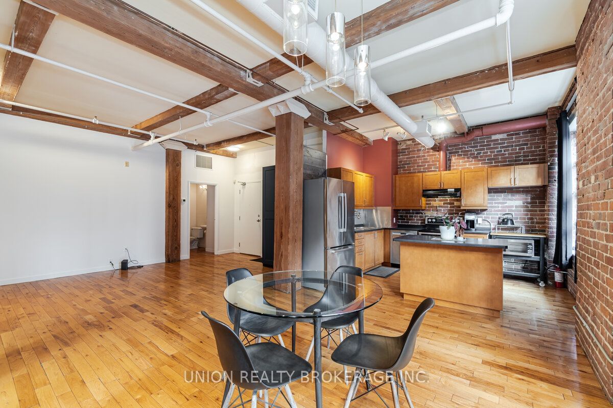 90 Sherbourne St, unit 207 for rent