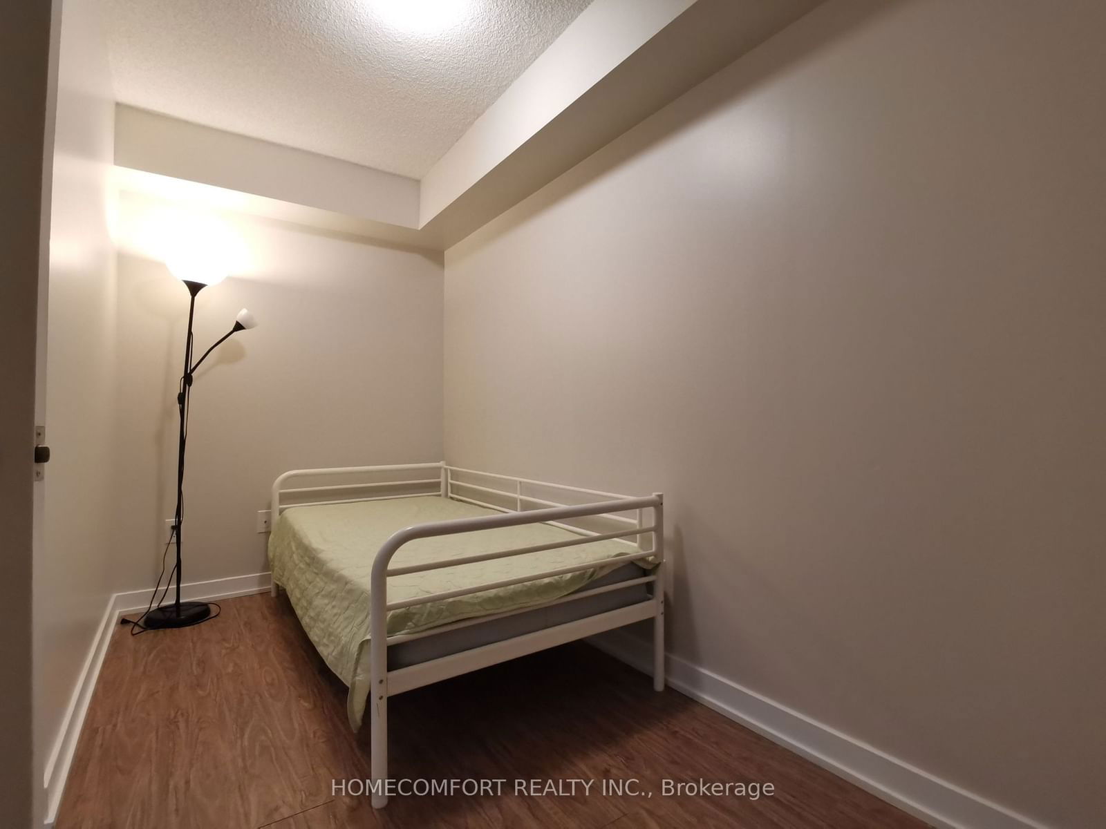 15 Singer Crt, unit 915 for rent