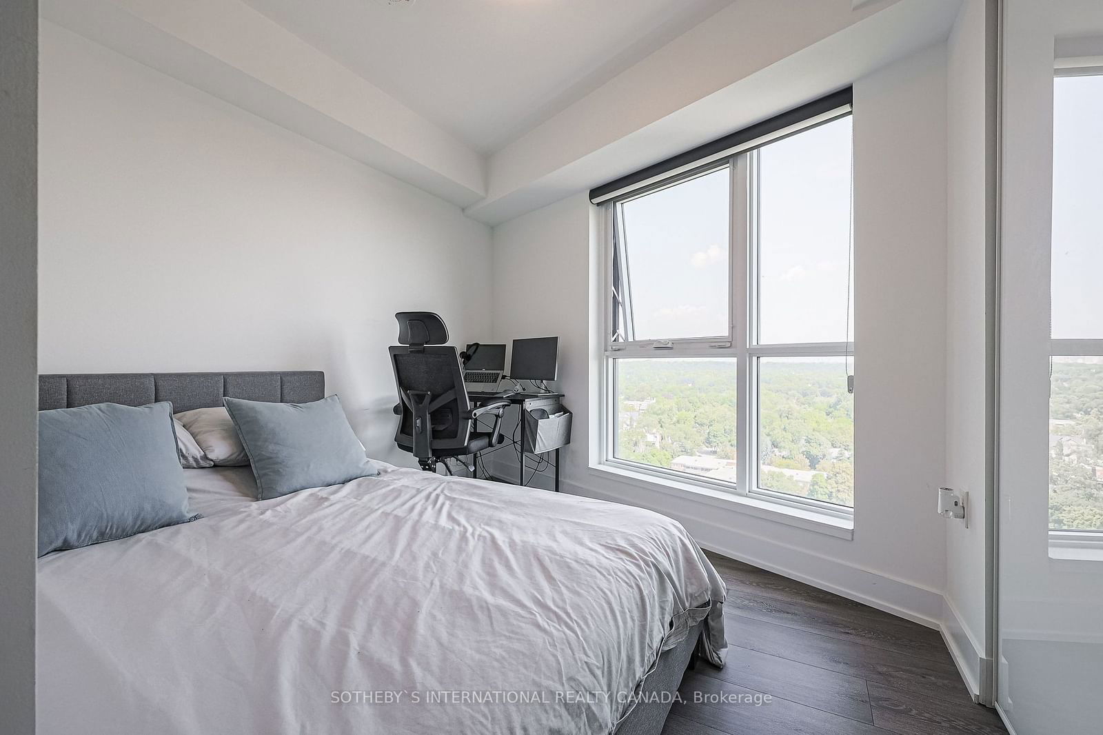 585 Bloor St E, unit 1917 for rent