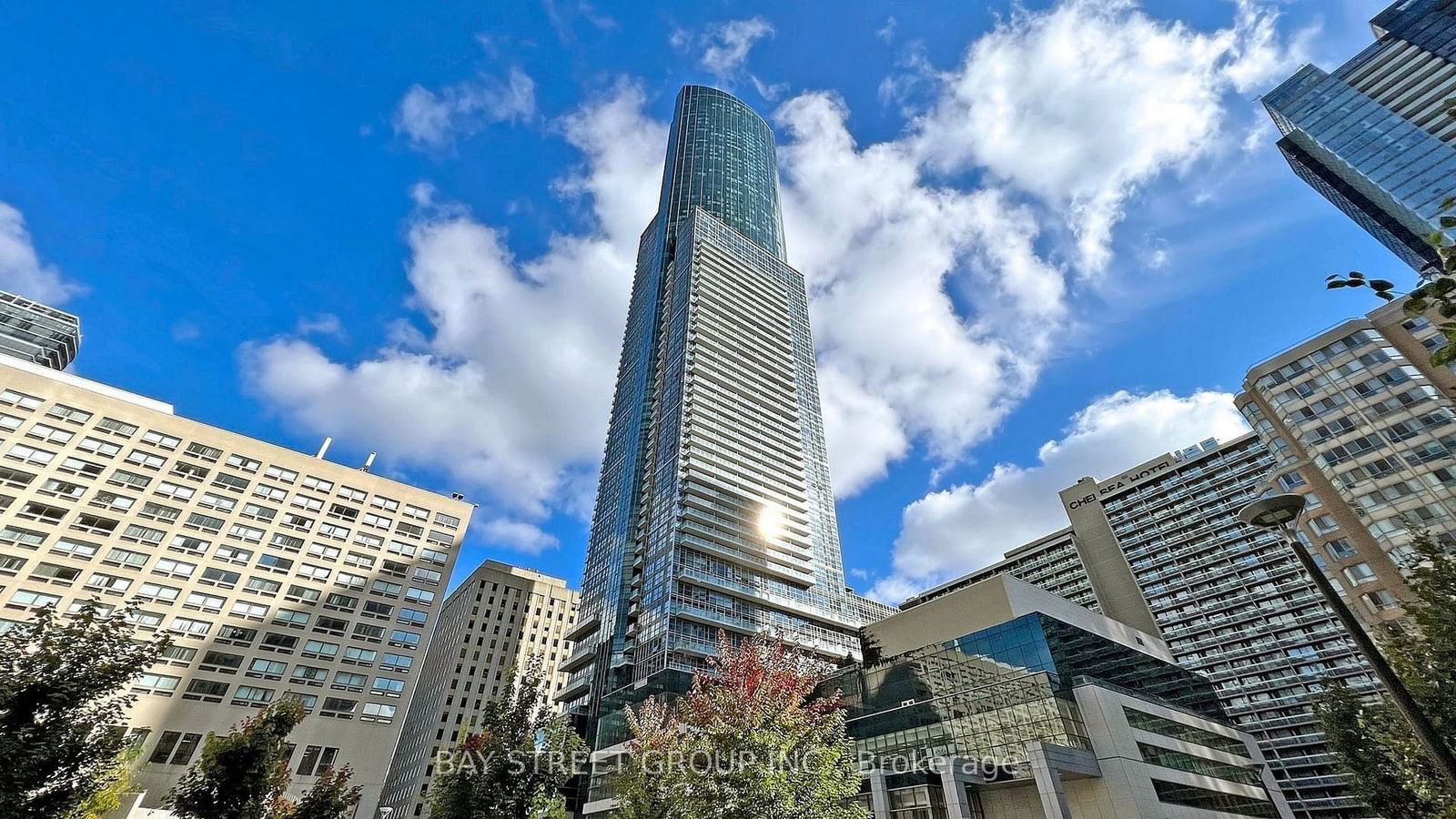 386 Yonge St, unit 3209 for sale