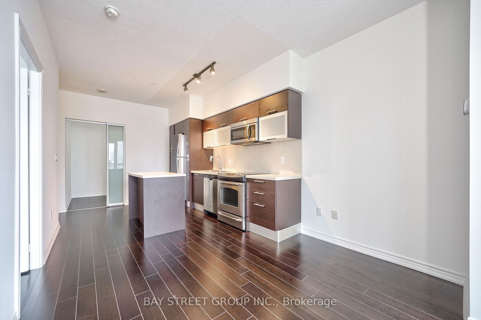 386 Yonge St, unit 3209 for sale