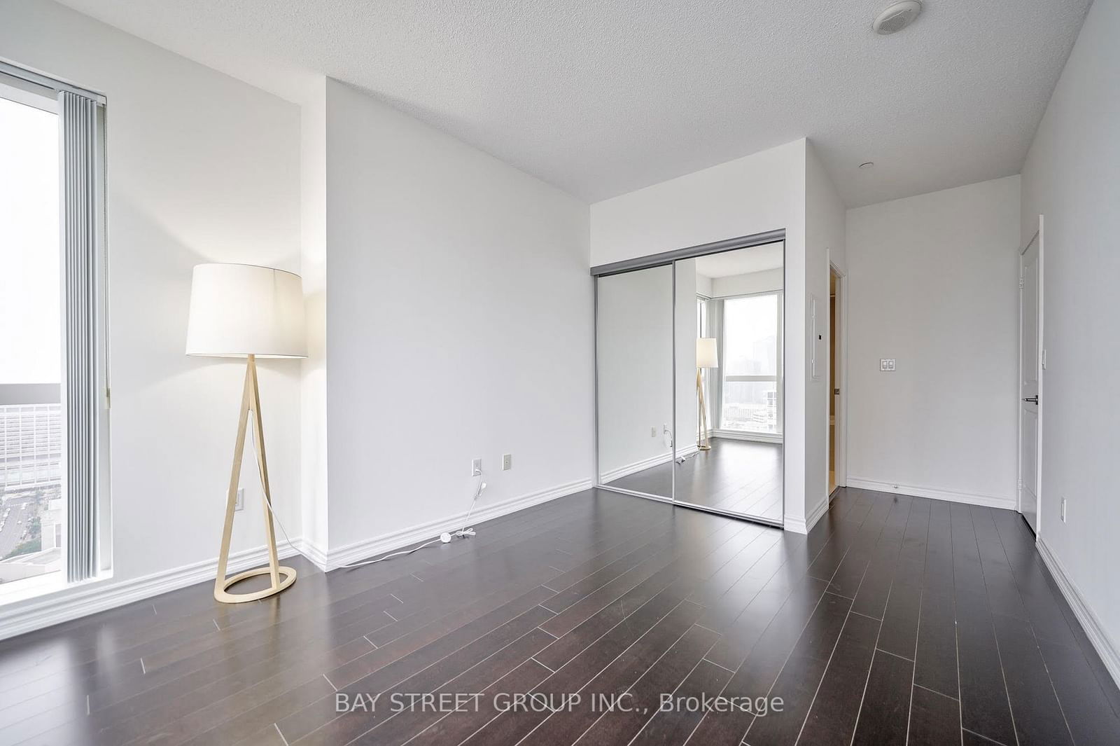 386 Yonge St, unit 3209 for sale