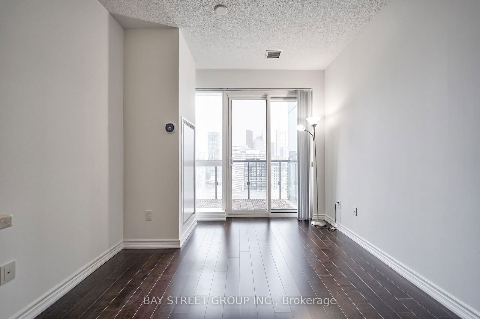 386 Yonge St, unit 3209 for sale