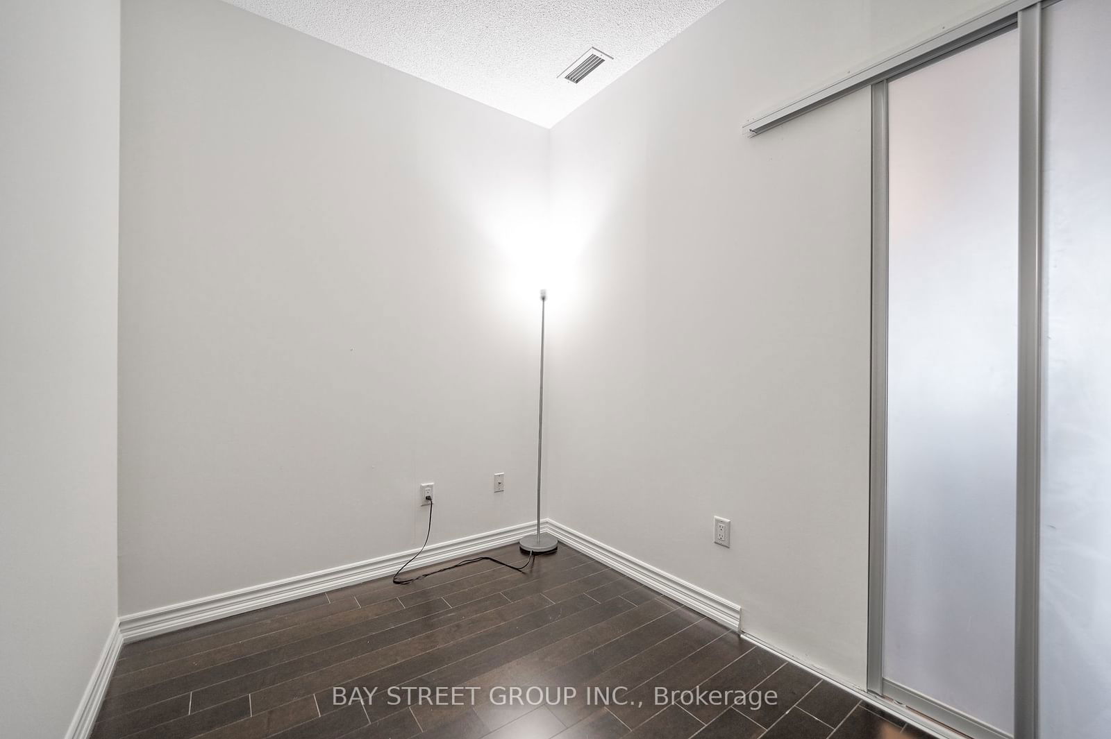 386 Yonge St, unit 3209 for sale