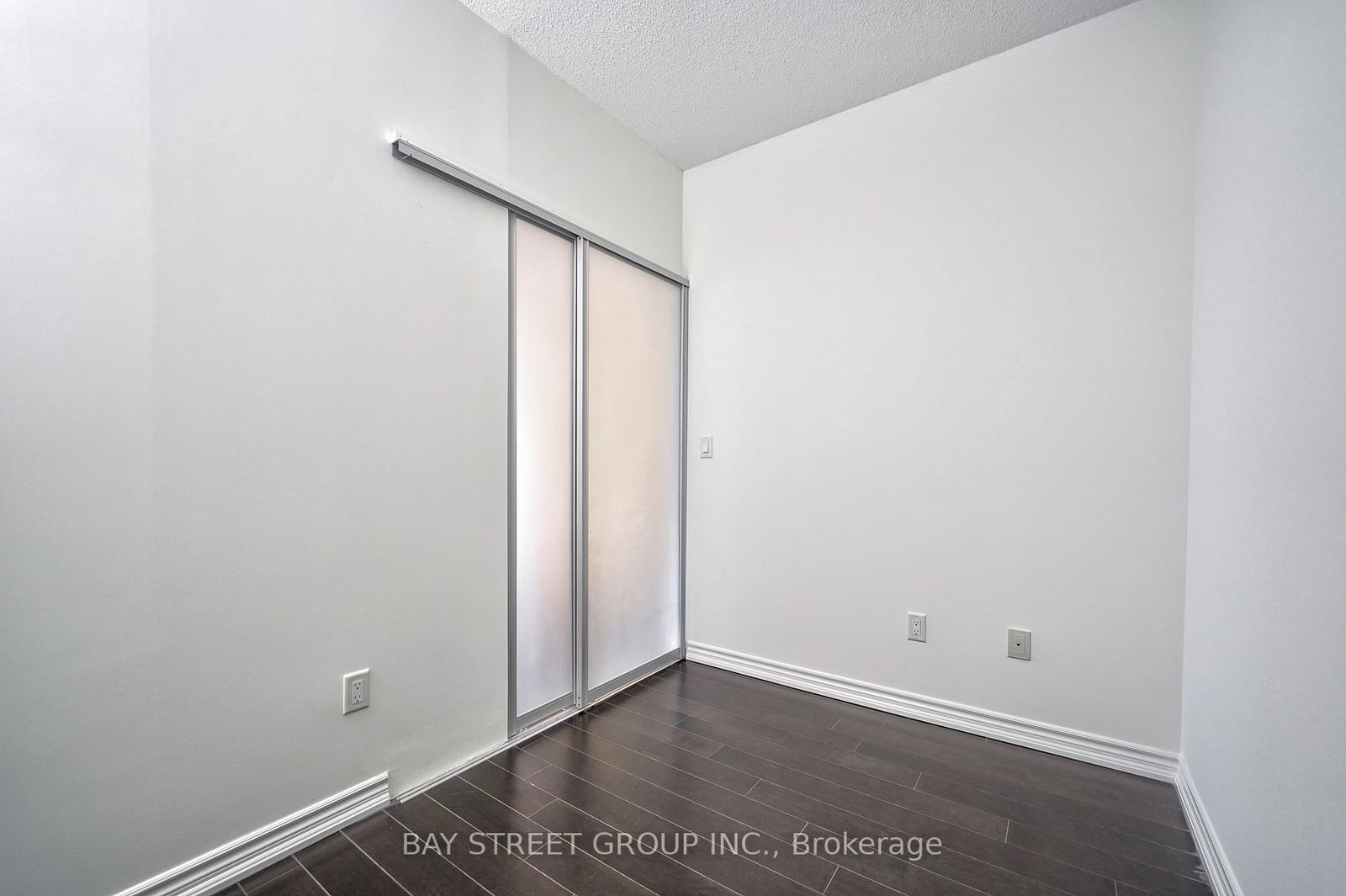 386 Yonge St, unit 3209 for sale