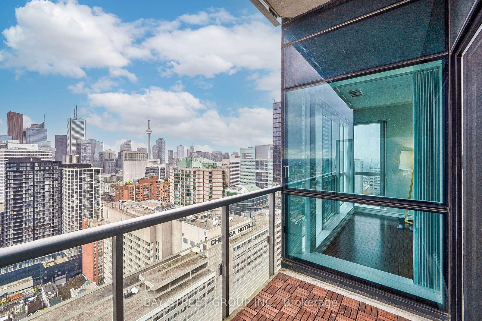 386 Yonge St, unit 3209 for sale