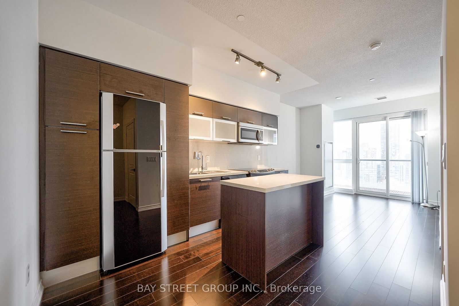 386 Yonge St, unit 3209 for sale