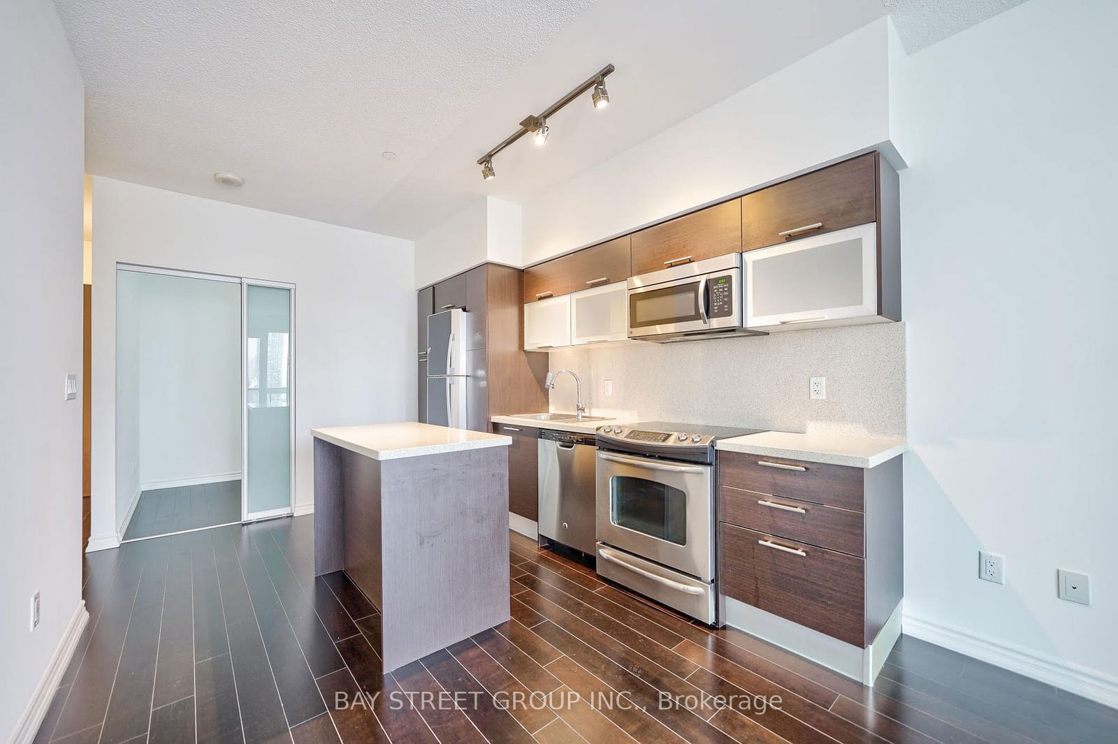 386 Yonge St, unit 3209 for sale