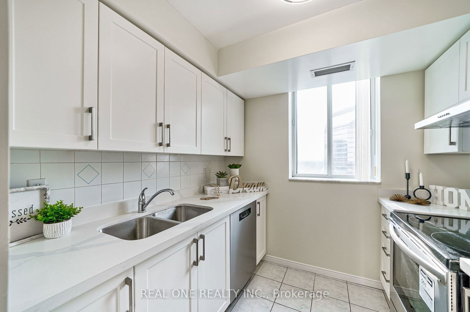 3 Pemberton Ave, unit 1902 for sale