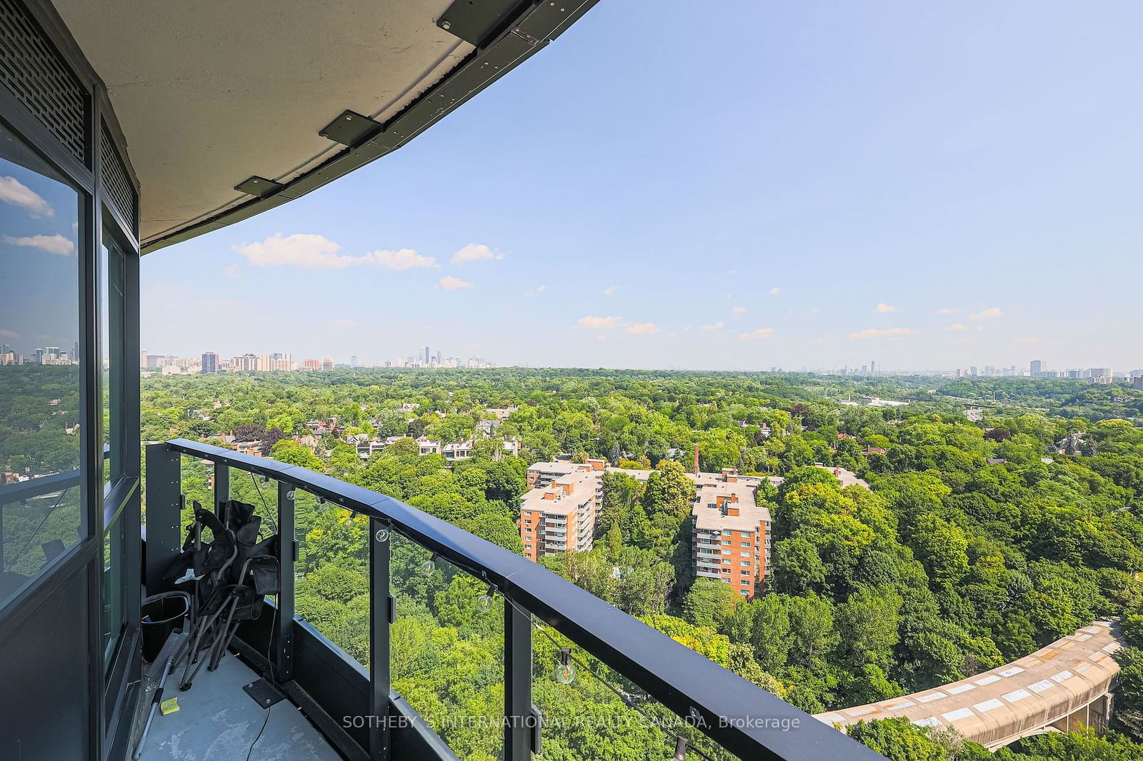 585 Bloor St E, unit 1917 for sale