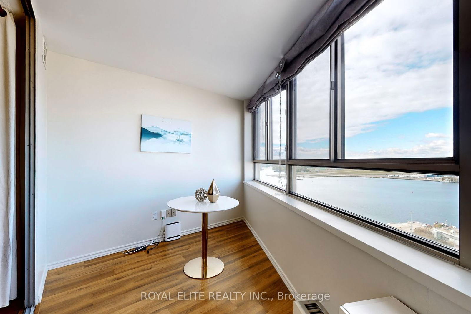 270 Queens Quay W, unit 2504 for sale