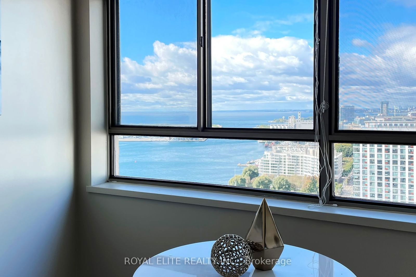 270 Queens Quay W, unit 2504 for sale