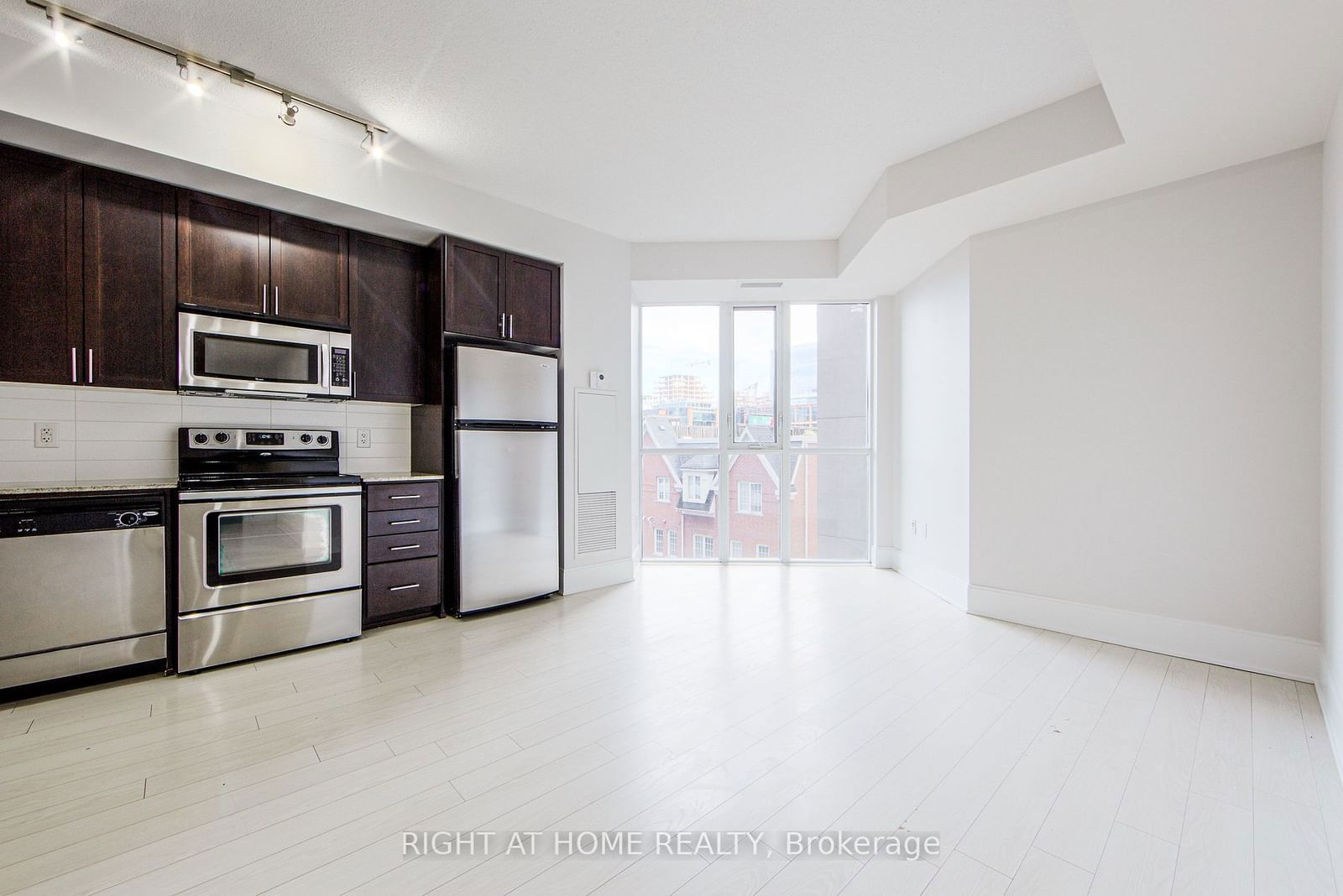 560 Front St W, unit 426 for rent