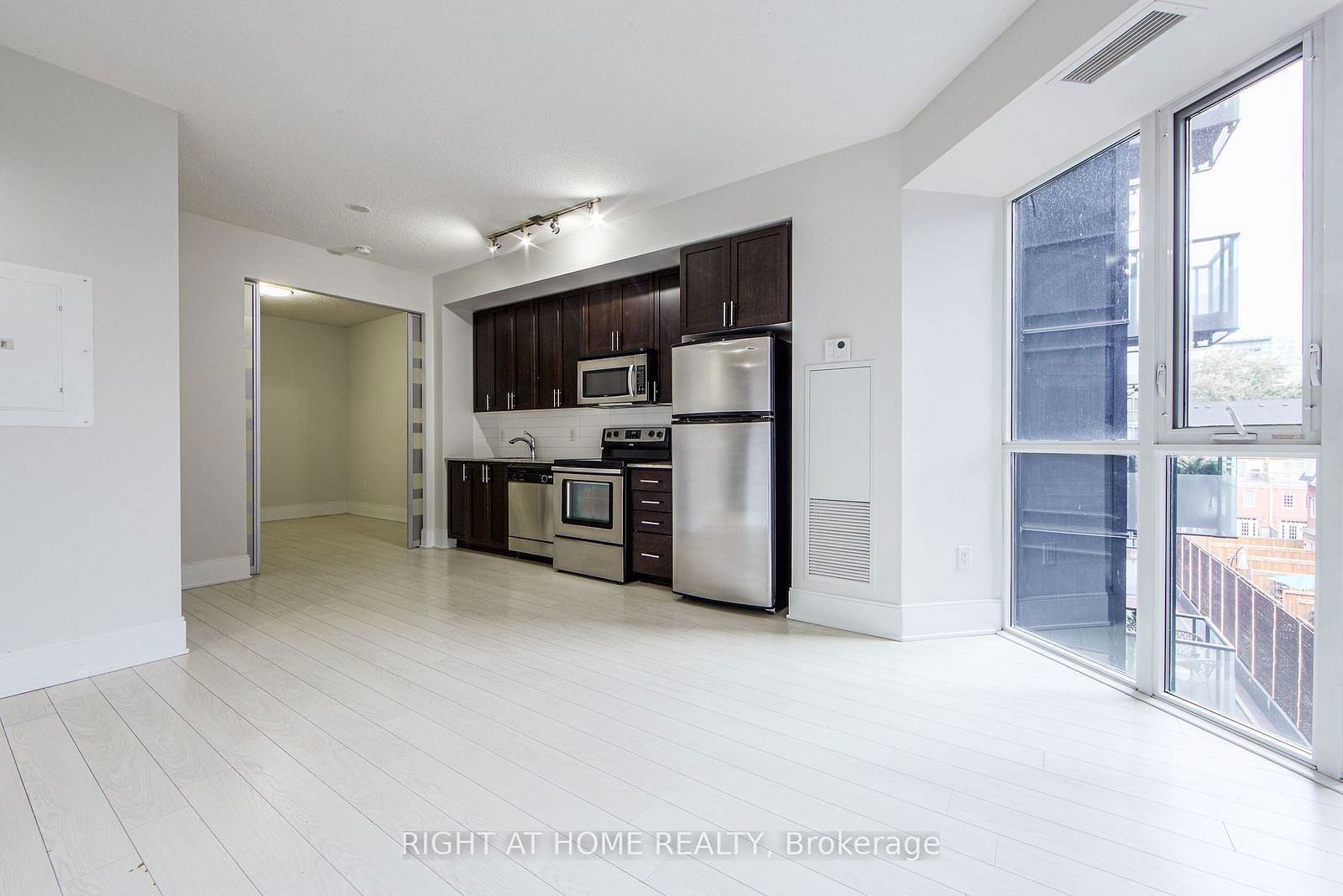 560 Front St W, unit 426 for rent