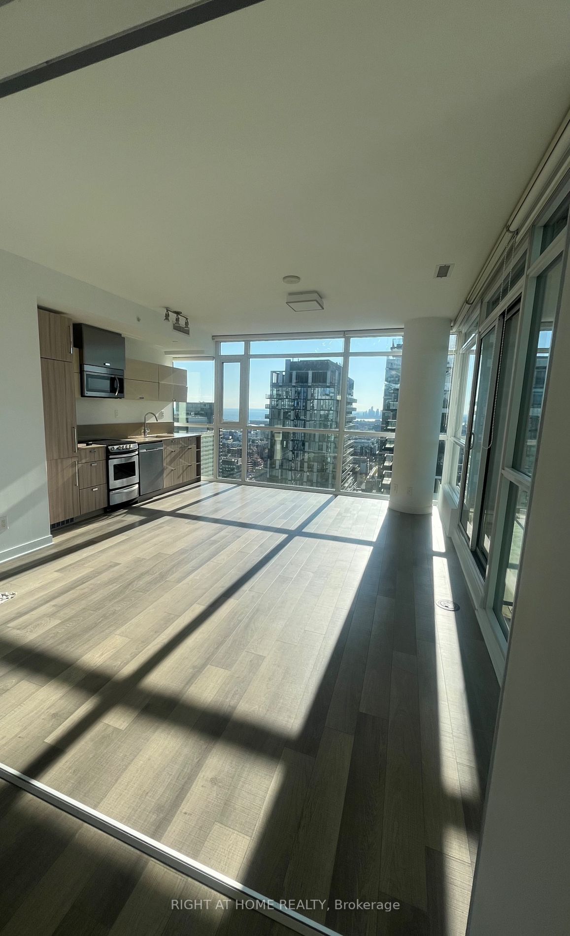 290 Adelaide St W, unit 3904 for rent