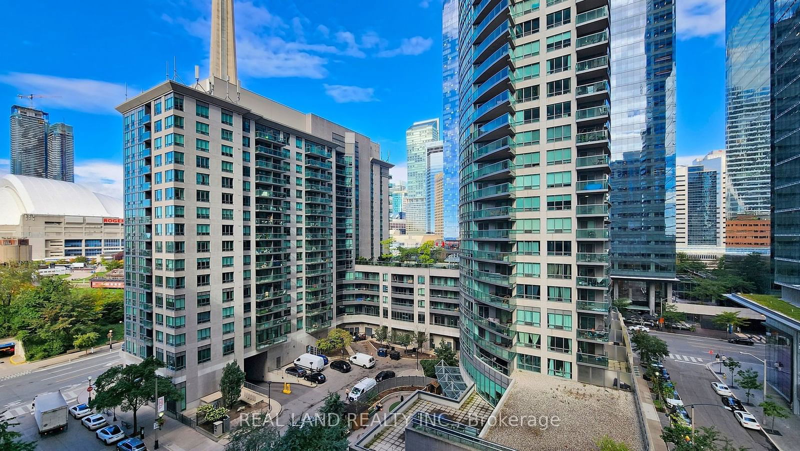 19 Grand Trunk Cres, unit 1006 for sale