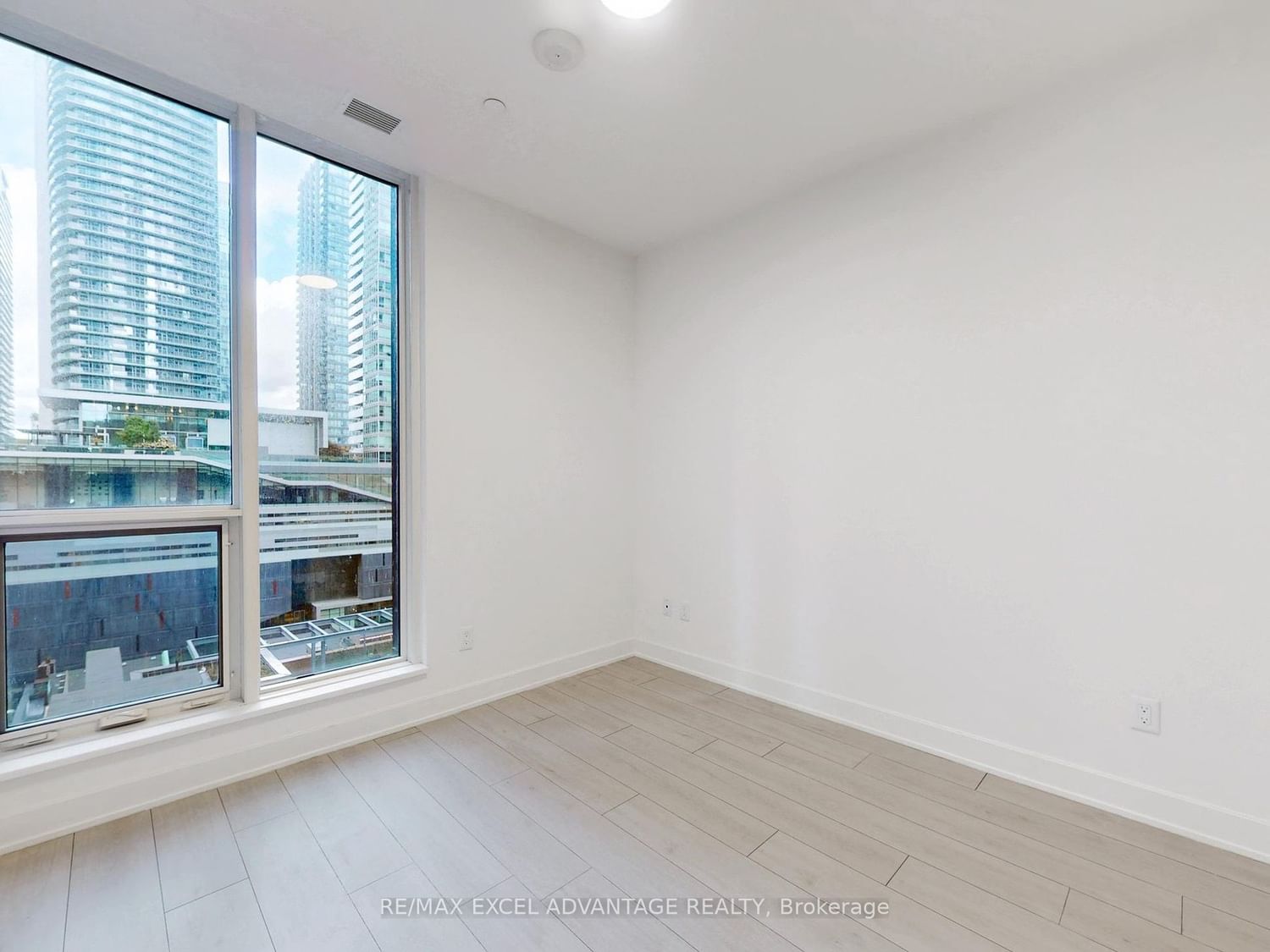 15 Mercer St, unit 817 for rent