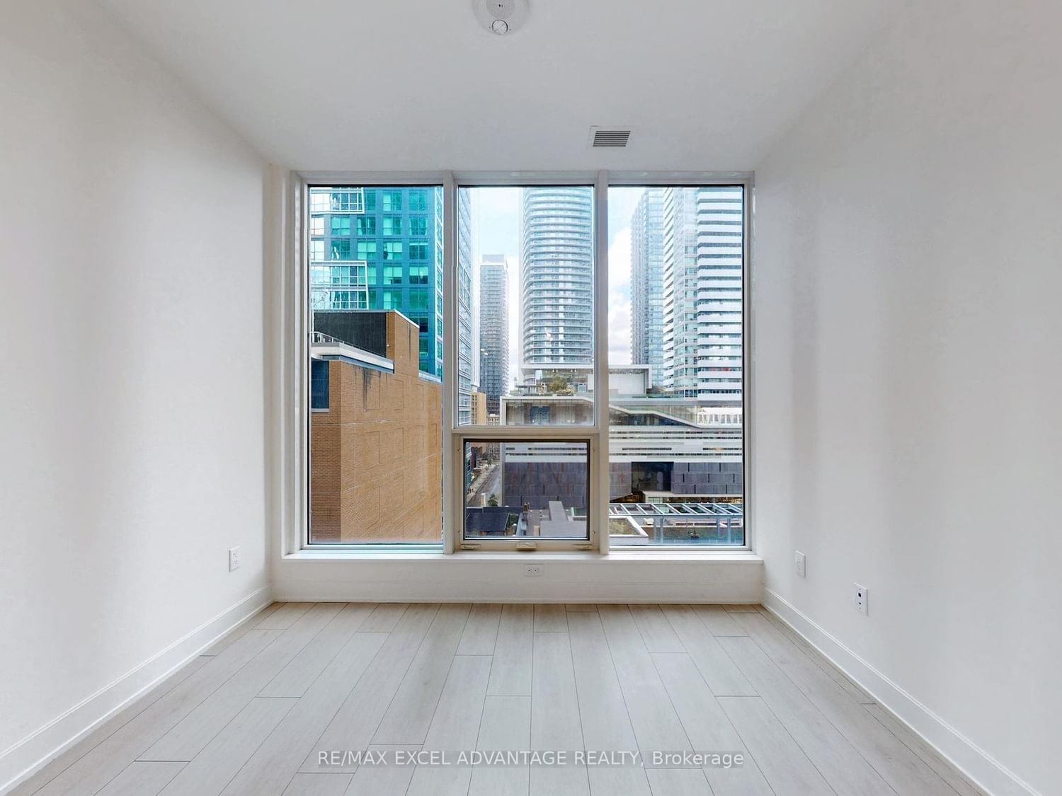 15 Mercer St, unit 817 for rent