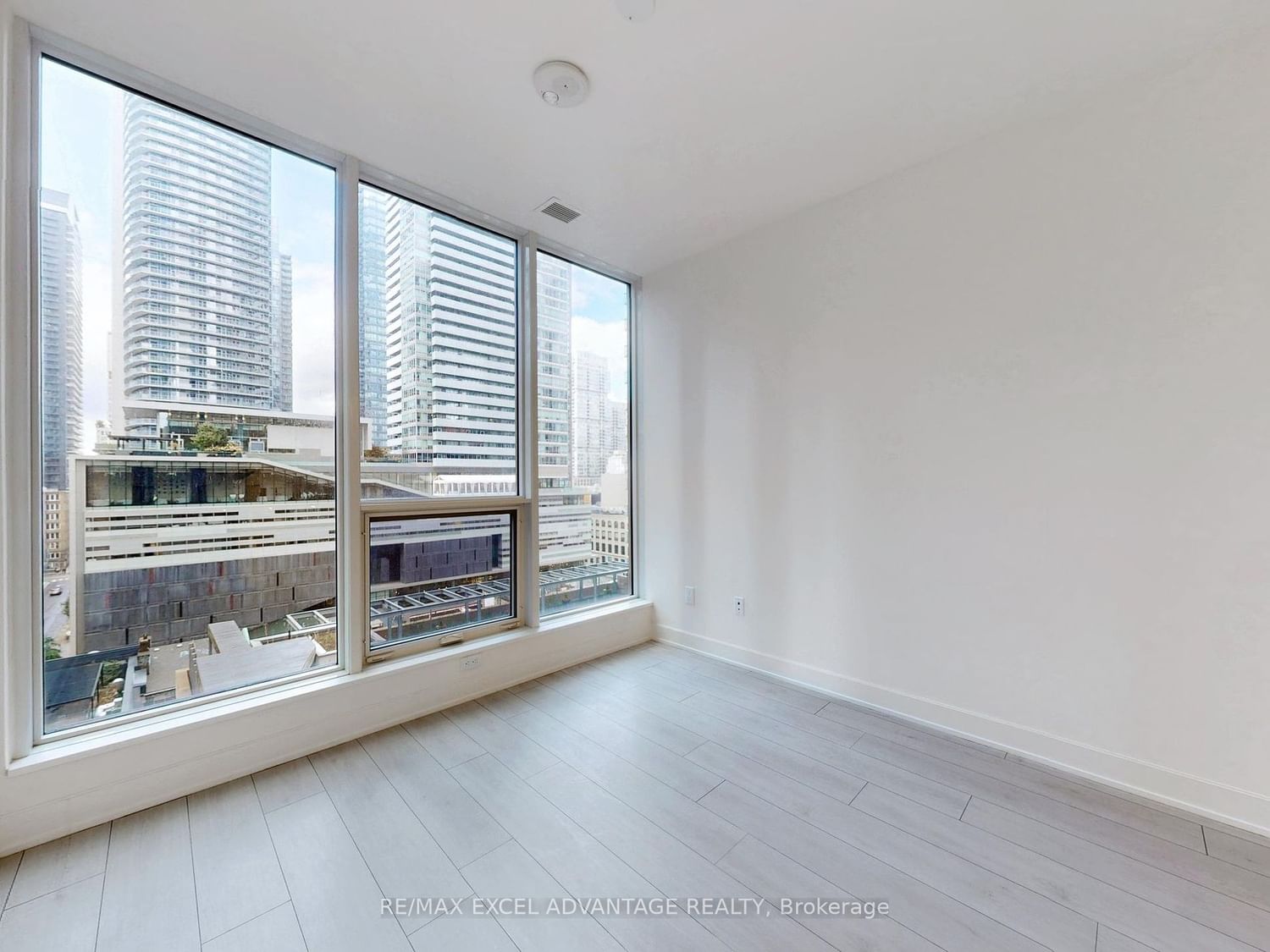 15 Mercer St, unit 817 for rent