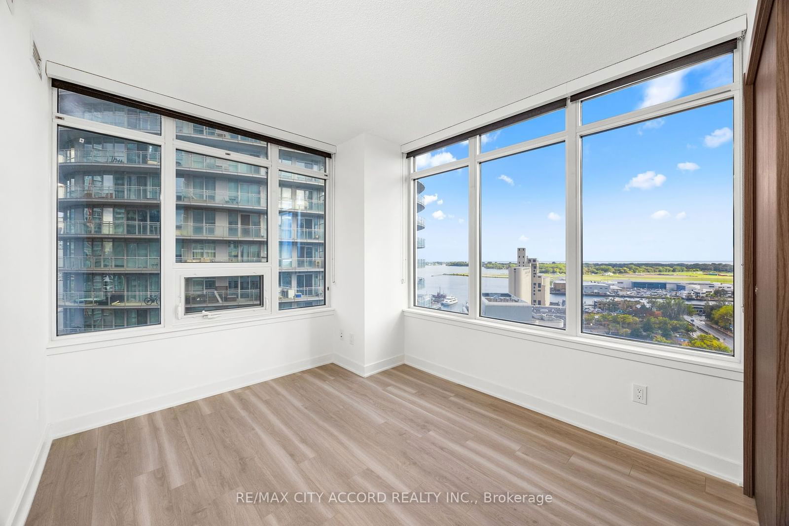 17 Bathurst St, unit 2015 for rent