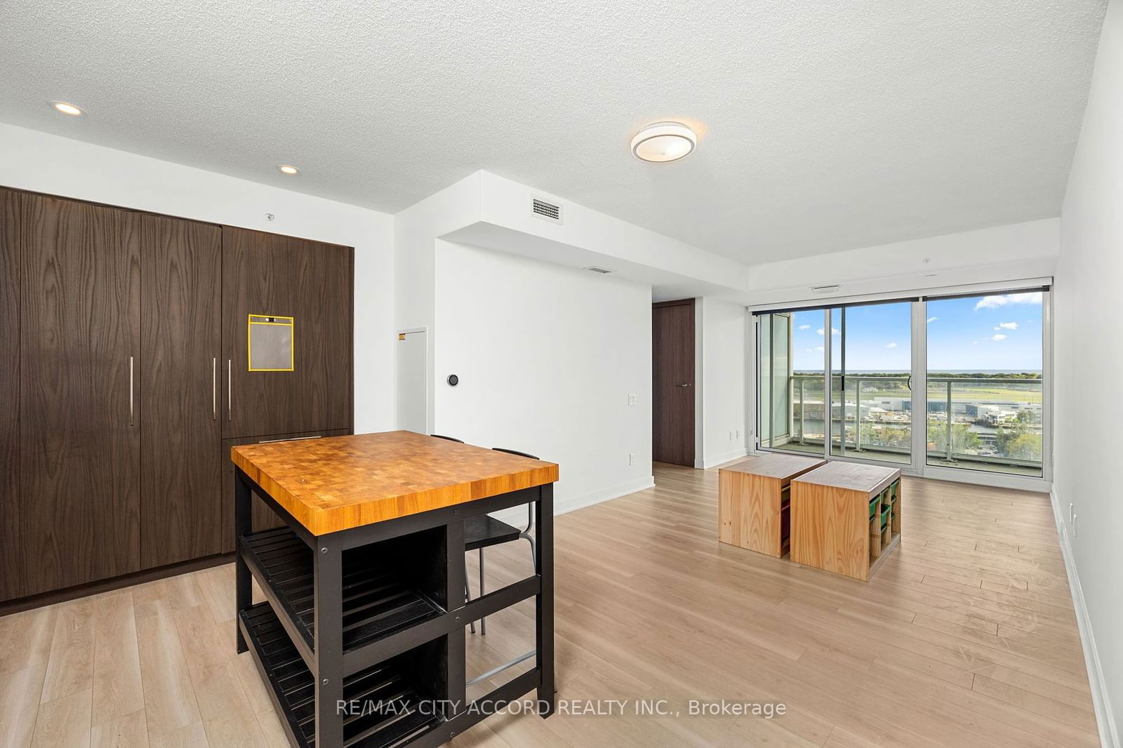 17 Bathurst St, unit 2015 for rent