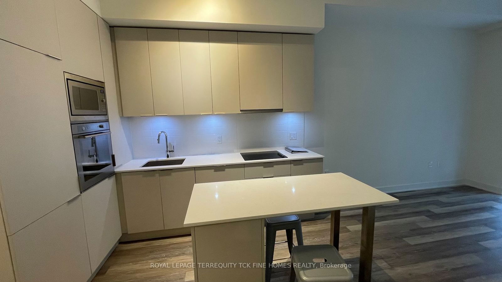 27 Bathurst St, unit 816W for rent